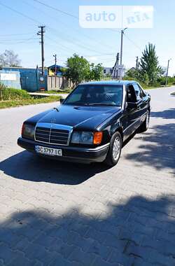 Седан Mercedes-Benz E-Class 1992 в Львове