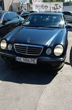 Седан Mercedes-Benz E-Class 2000 в Дніпрі