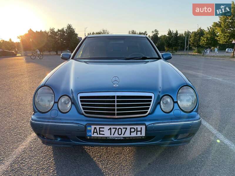 Седан Mercedes-Benz E-Class 2000 в Днепре