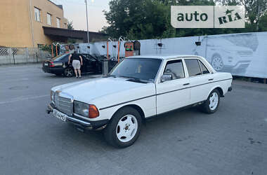 Седан Mercedes-Benz E-Class 1980 в Чернівцях