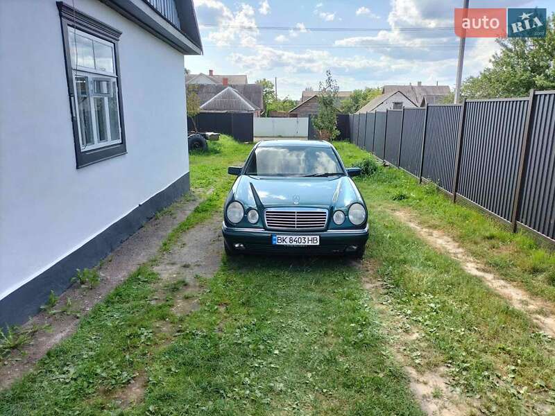 Седан Mercedes-Benz E-Class 1996 в Рокитном