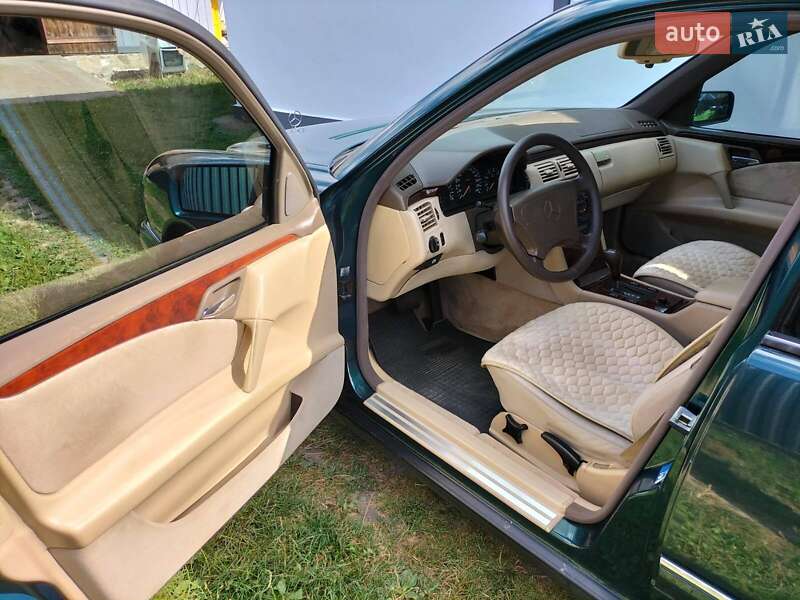 Седан Mercedes-Benz E-Class 1996 в Рокитном