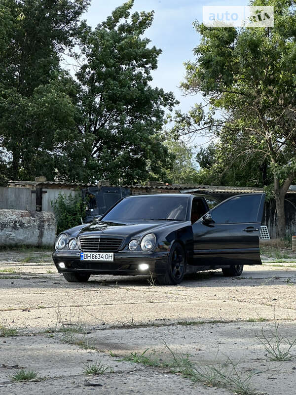 Седан Mercedes-Benz E-Class 2000 в Татарбунарах
