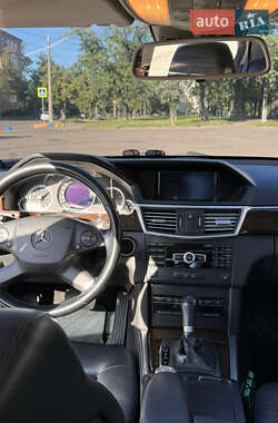 Седан Mercedes-Benz E-Class 2011 в 