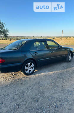 Седан Mercedes-Benz E-Class 2000 в Одесі