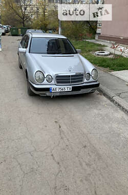 Седан Mercedes-Benz E-Class 1998 в Києві