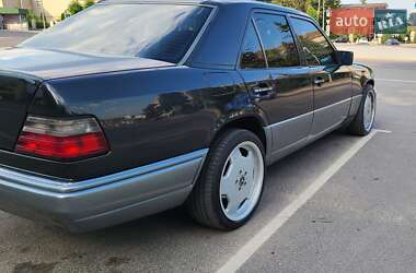 Седан Mercedes-Benz E-Class 1994 в 