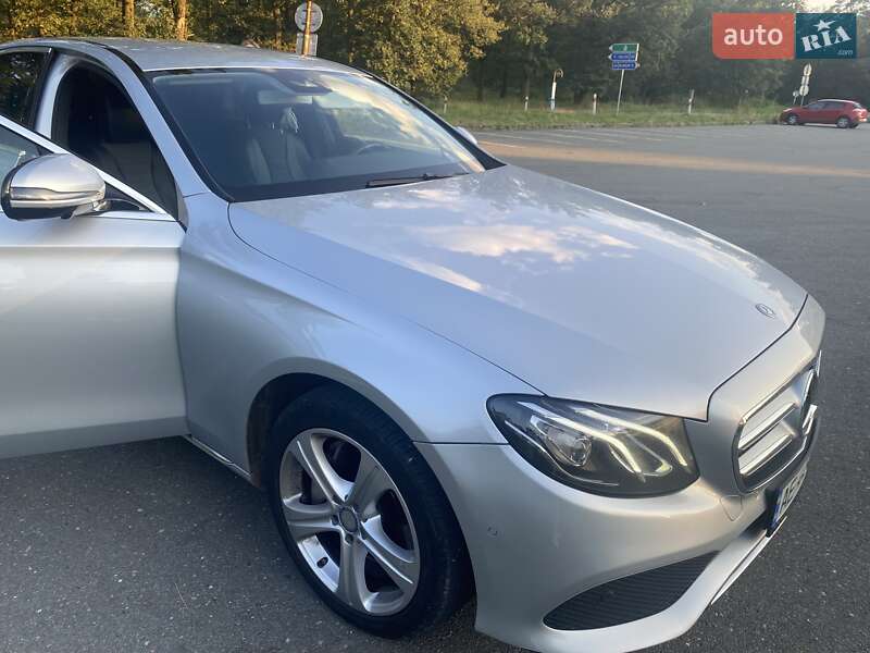 Седан Mercedes-Benz E-Class 2016 в Дніпрі
