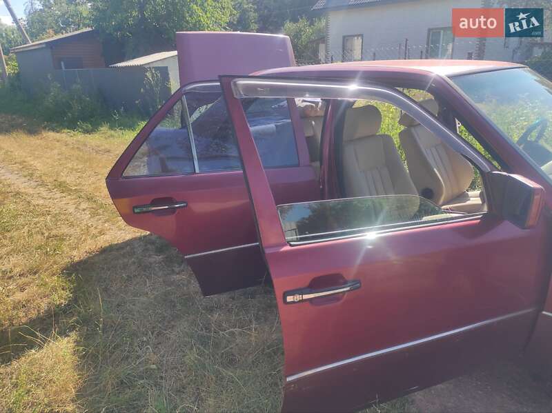 Седан Mercedes-Benz E-Class 1991 в Житомире