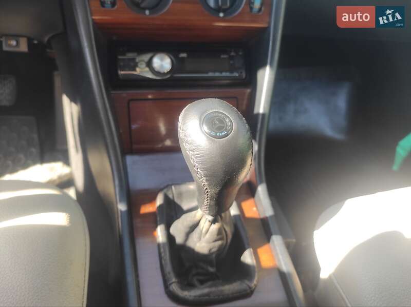 Седан Mercedes-Benz E-Class 1991 в Житомире
