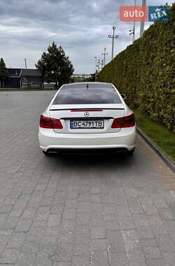Купе Mercedes-Benz E-Class 2012 в 
