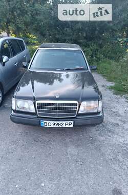 Седан Mercedes-Benz E-Class 1992 в Николаеве