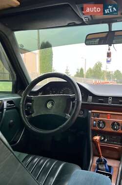 Седан Mercedes-Benz E-Class 1986 в 