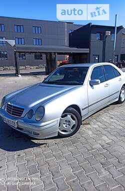 Седан Mercedes-Benz E-Class 2000 в Кельменцях