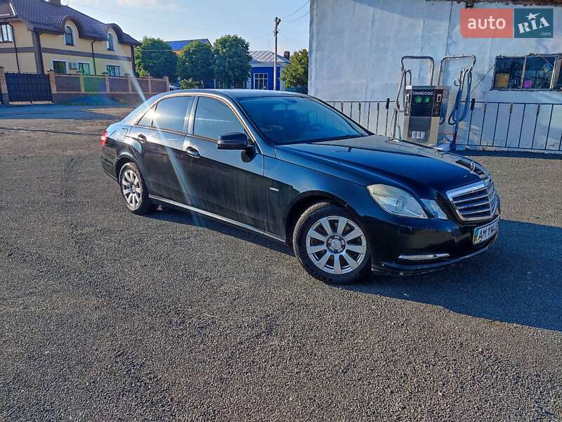 Седан Mercedes-Benz E-Class 2011 в Житомире