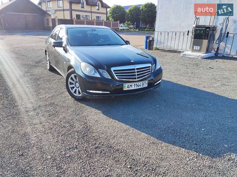 Седан Mercedes-Benz E-Class 2011 в Житомире