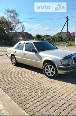 Седан Mercedes-Benz E-Class 1987 в Одесі