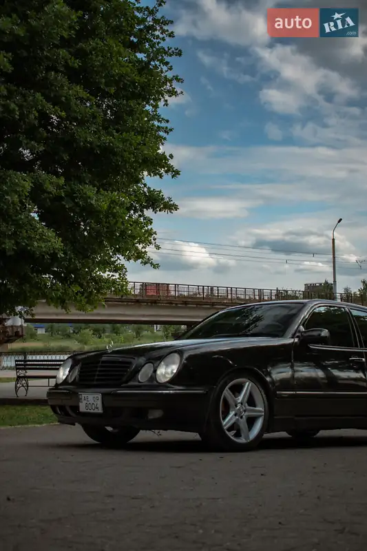 Седан Mercedes-Benz E-Class 2001 в 