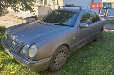 Седан Mercedes-Benz E-Class 1997 в Чернівцях