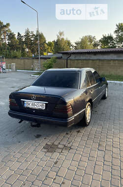 Седан Mercedes-Benz E-Class 1995 в Сарнах