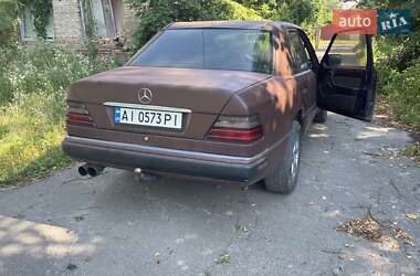 Седан Mercedes-Benz E-Class 1992 в 