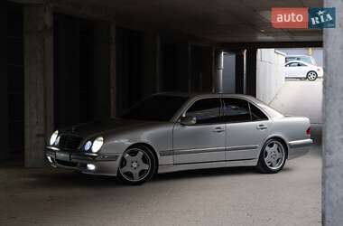 Седан Mercedes-Benz E-Class 2000 в 