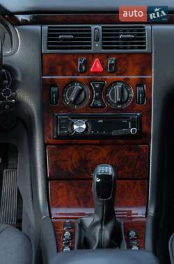 Седан Mercedes-Benz E-Class 2000 в 