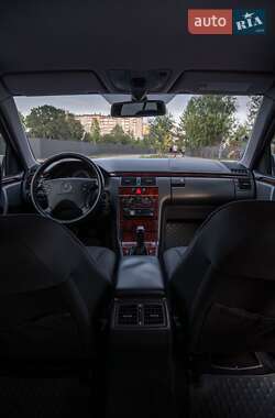 Седан Mercedes-Benz E-Class 2000 в 