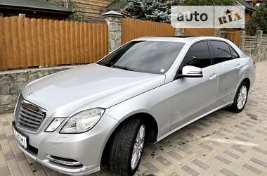 Седан Mercedes-Benz E-Class 2011 в Львове