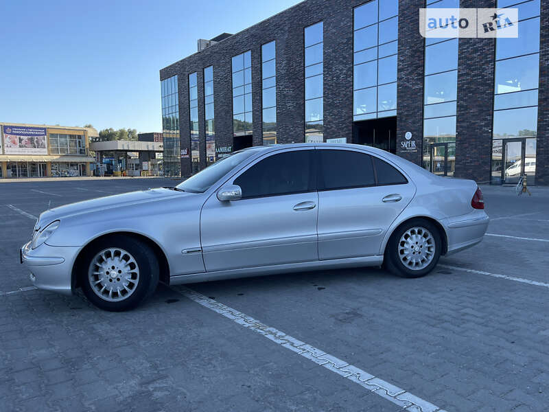 Седан Mercedes-Benz E-Class 2002 в Черновцах