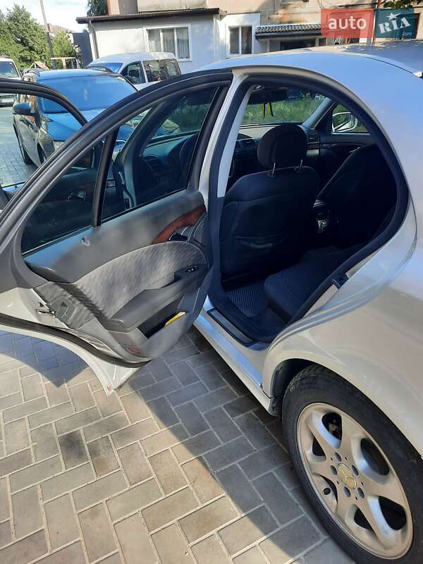 Седан Mercedes-Benz E-Class 2004 в Ковелі