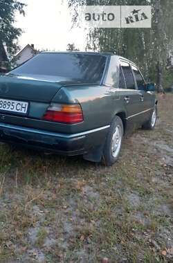 Седан Mercedes-Benz E-Class 1989 в Березному