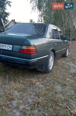 Седан Mercedes-Benz E-Class 1989 в Березному