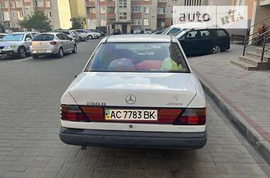 Седан Mercedes-Benz E-Class 1986 в Луцьку