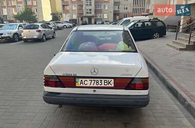 Седан Mercedes-Benz E-Class 1986 в 