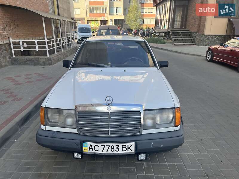 Седан Mercedes-Benz E-Class 1986 в Луцке