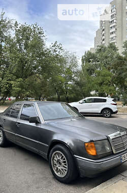 Седан Mercedes-Benz E-Class 1986 в Киеве