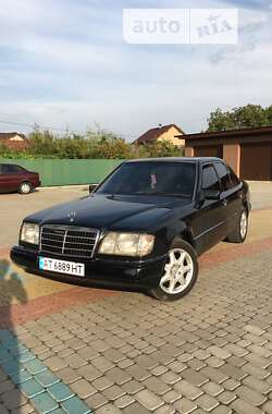 Седан Mercedes-Benz E-Class 1992 в Надворной