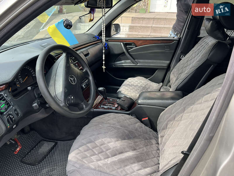 Седан Mercedes-Benz E-Class 2000 в Радехові