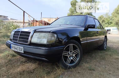 Седан Mercedes-Benz E-Class 1988 в Иршанске