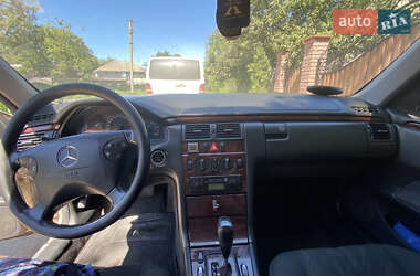 Седан Mercedes-Benz E-Class 2000 в 