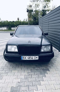 Седан Mercedes-Benz E-Class 1993 в Рокитному