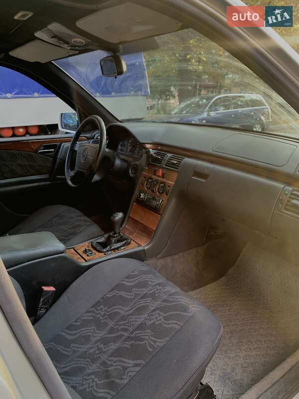 Седан Mercedes-Benz E-Class 1997 в Сумах