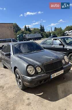 Седан Mercedes-Benz E-Class 1997 в Хмільнику