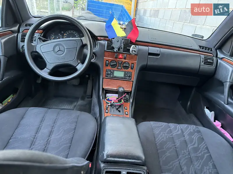 Седан Mercedes-Benz E-Class 1998 в 