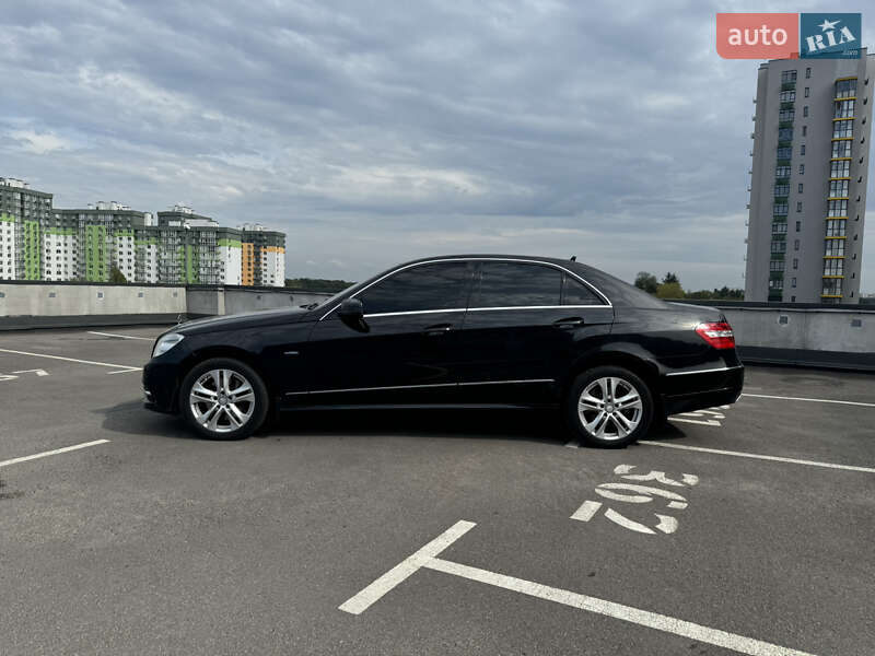 Седан Mercedes-Benz E-Class 2012 в Києві