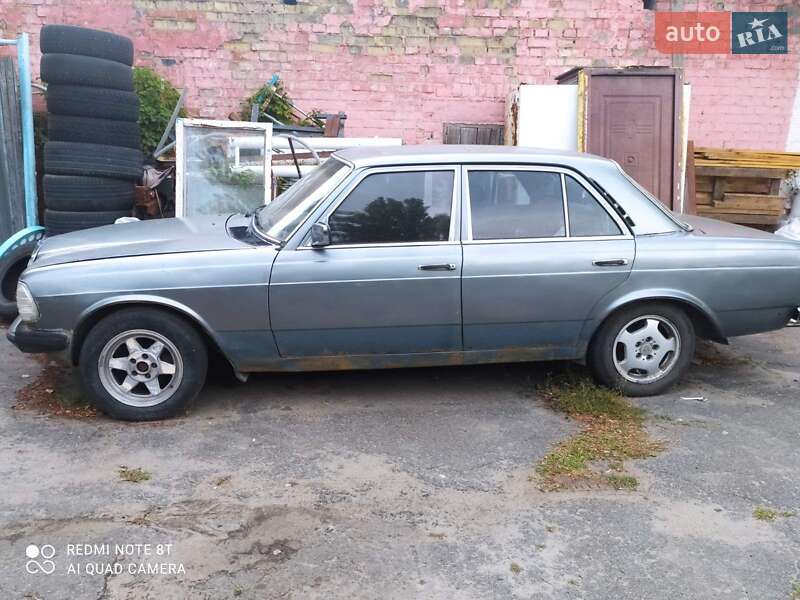 Седан Mercedes-Benz E-Class 1980 в Бучі