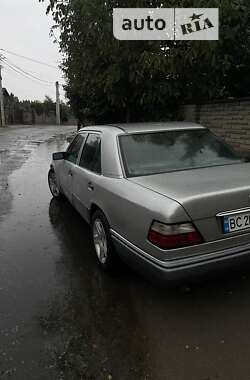 Седан Mercedes-Benz E-Class 1994 в Києві