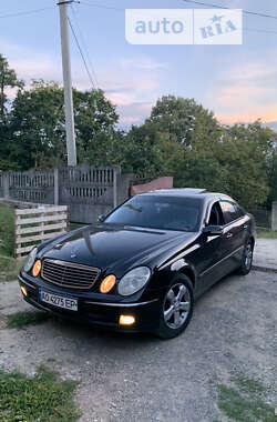 Седан Mercedes-Benz E-Class 2002 в Хусте