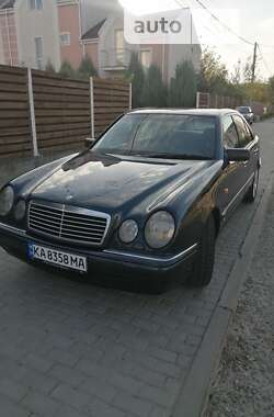 Седан Mercedes-Benz E-Class 1998 в Киеве